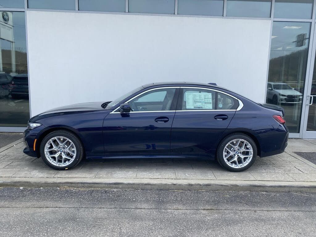 2026 BMW 330i - photo 3