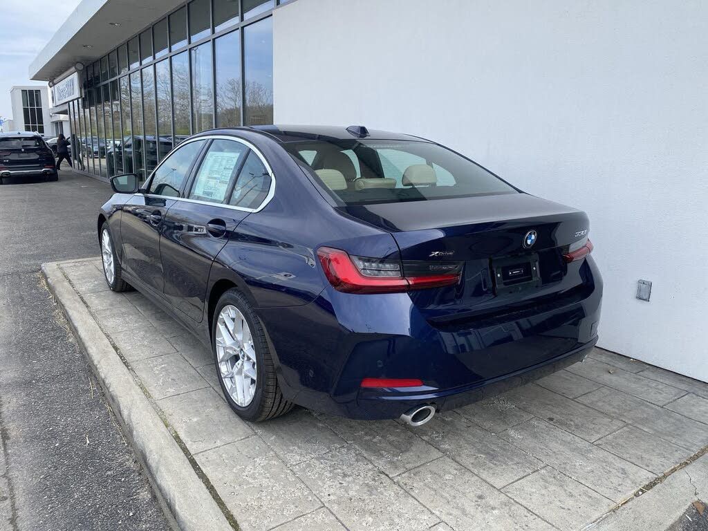 2026 BMW 330i - photo 4
