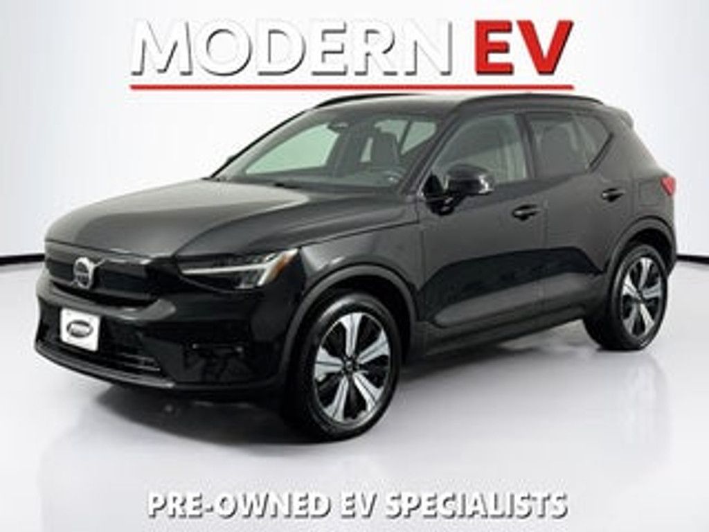 2023 Volvo XC40 Plus Dark