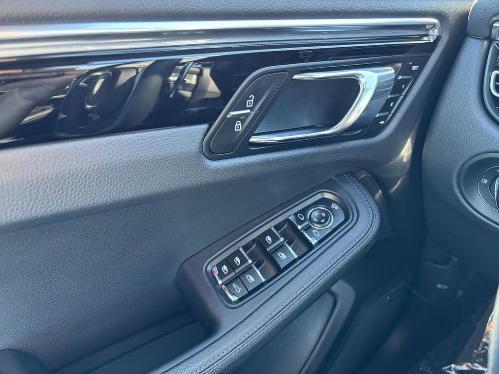 2025 PORSCHE Macan - photo 11
