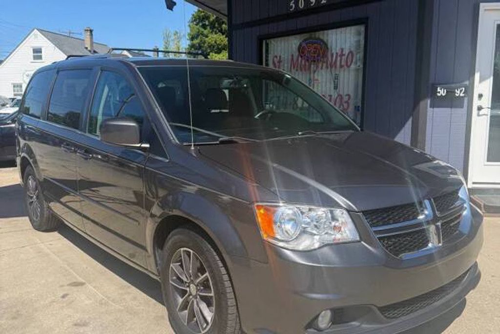 2017 DODGE Grand Caravan - main photo
