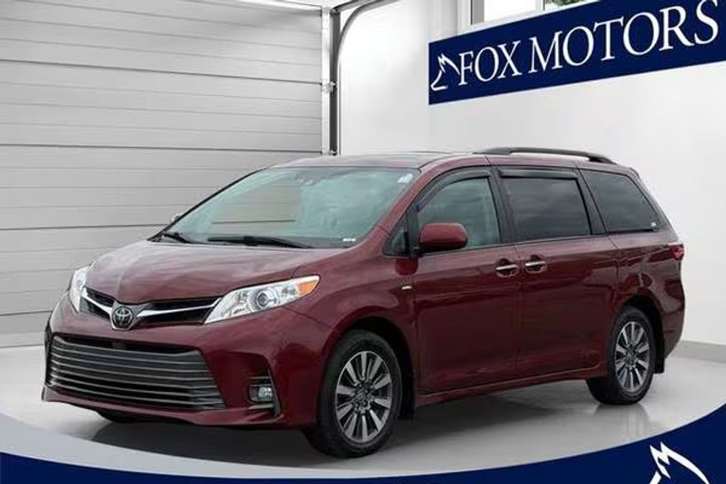 2020 TOYOTA Sienna - main photo
