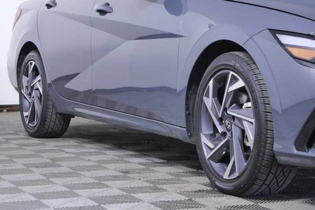 2024 HYUNDAI Elantra - photo 2