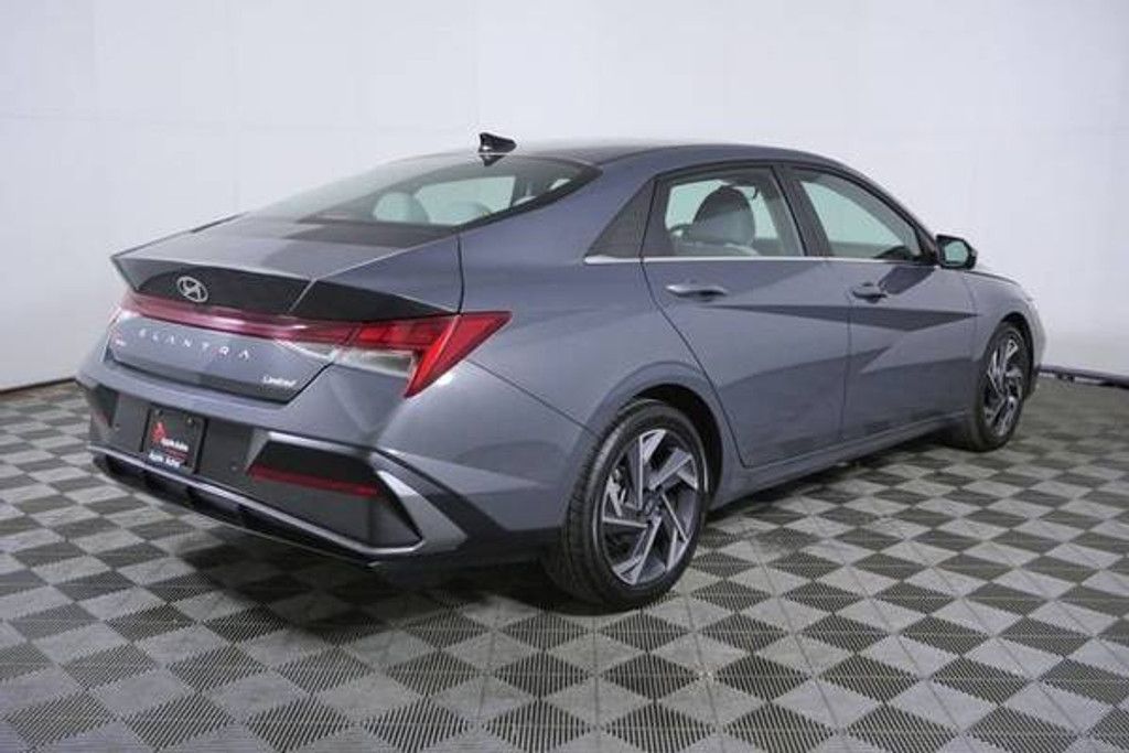 2024 HYUNDAI Elantra - photo 8