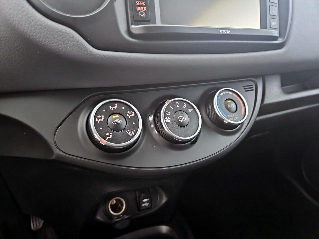 2016 TOYOTA Yaris - photo 15