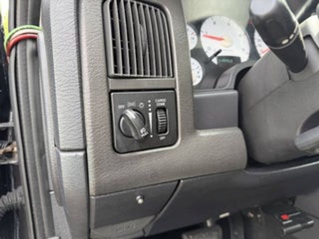 2005 DODGE Ram - photo 38