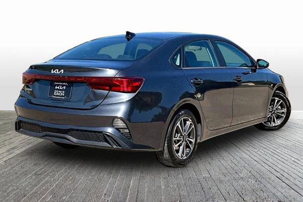 2024 KIA Forte - photo 2