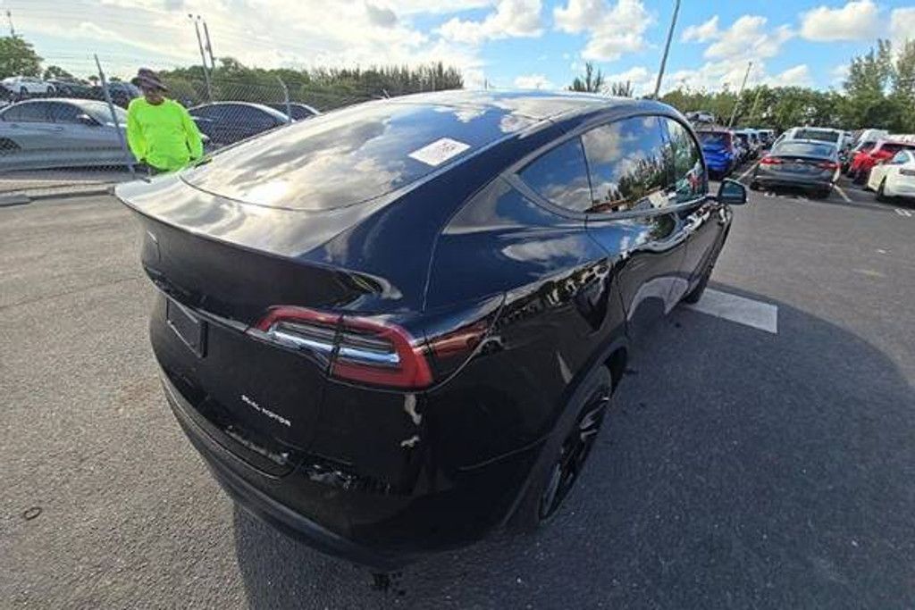 2023 TESLA Model Y - photo 3