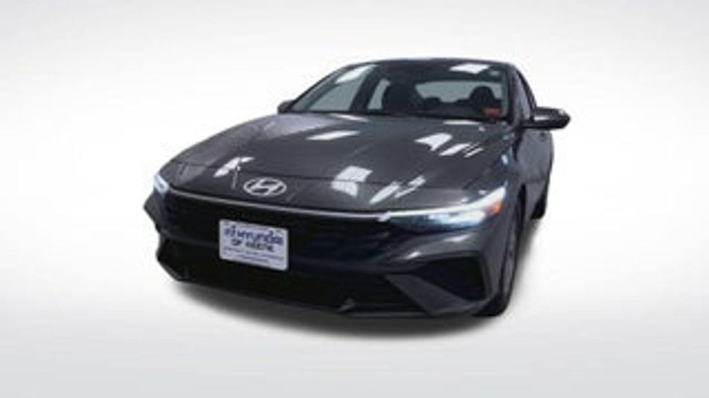 2026 HYUNDAI Elantra - photo 3