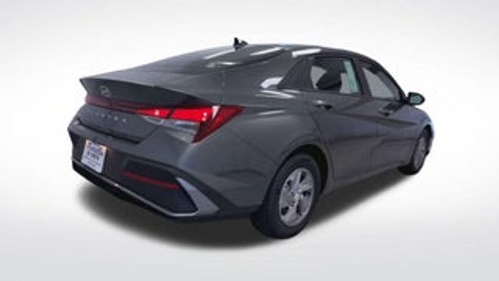 2026 HYUNDAI Elantra - photo 8