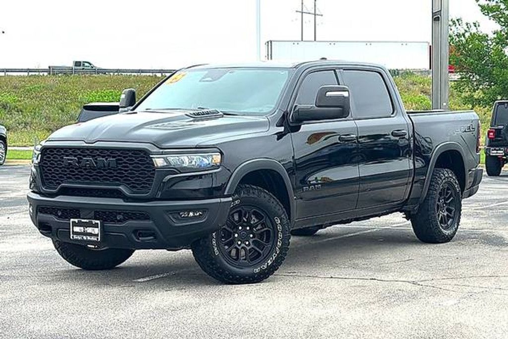 2025 RAM 1500 - photo 2