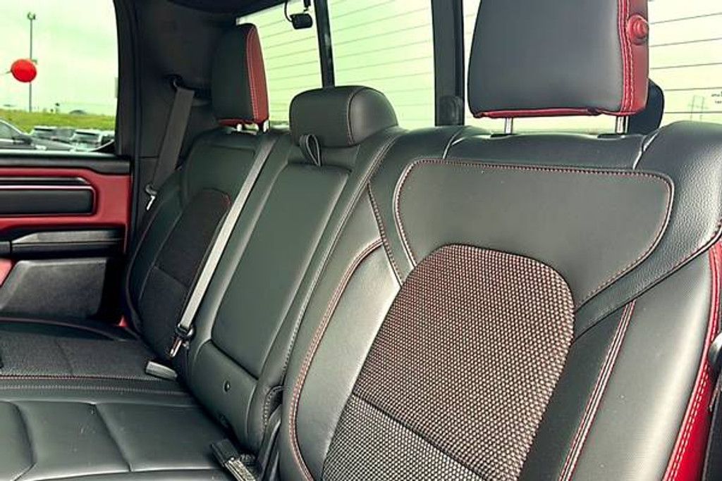 2025 RAM 1500 - photo 19