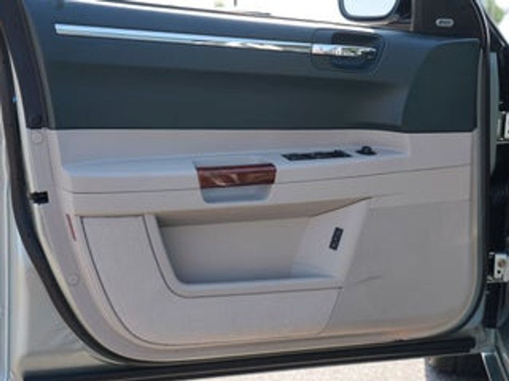 2006 CHRYSLER 300C - photo 14
