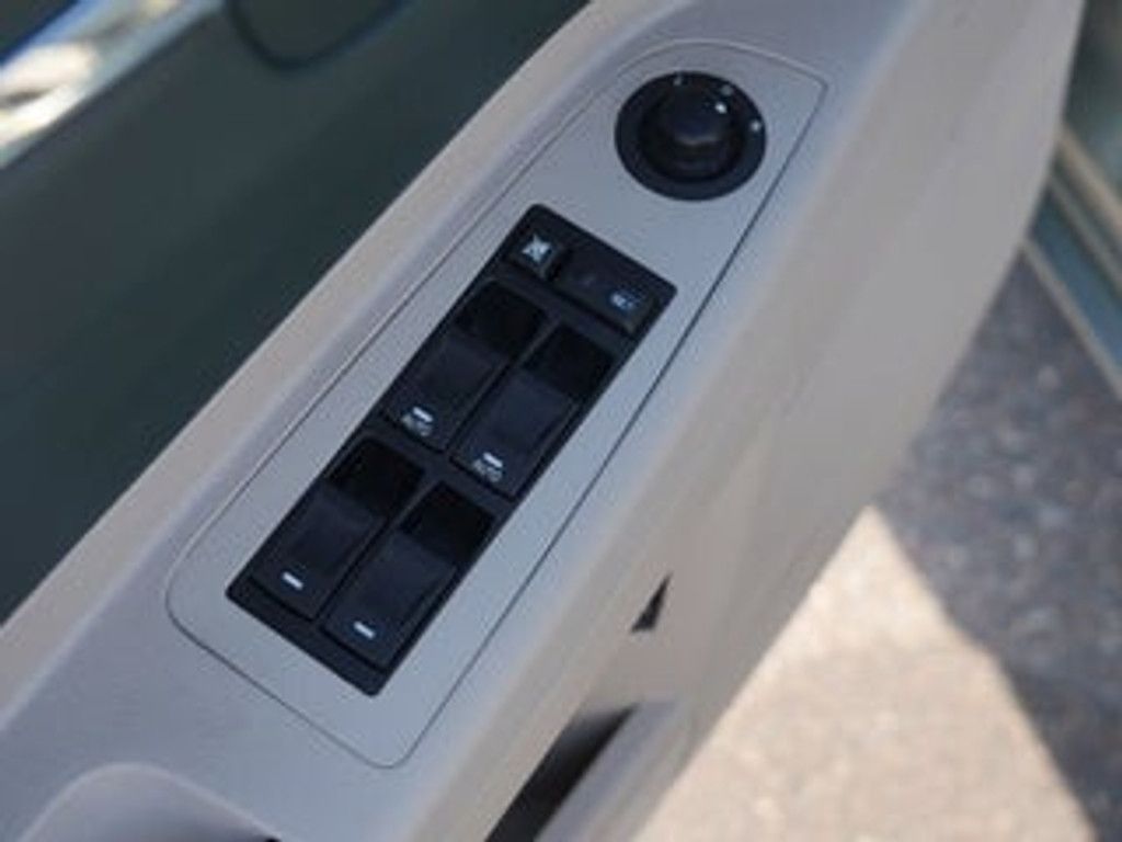 2006 CHRYSLER 300C - photo 16