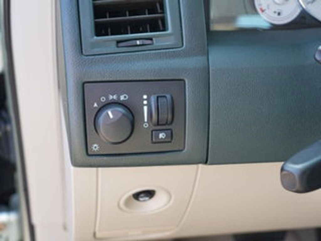2006 CHRYSLER 300C - photo 17