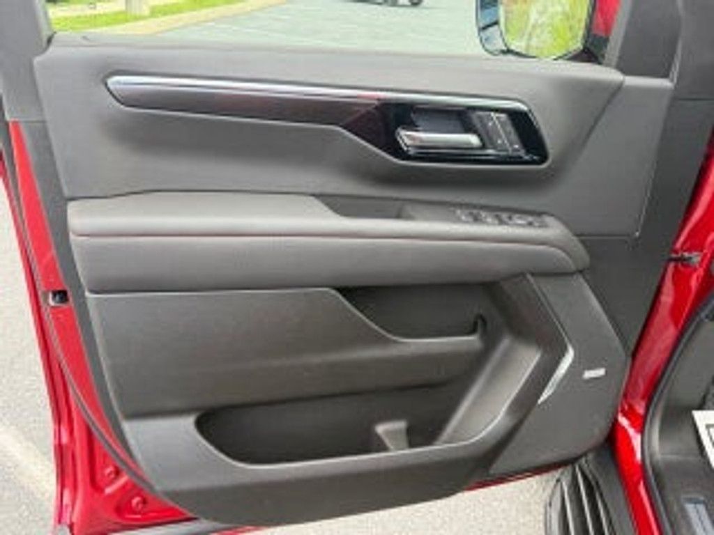 2026 CHEVROLET Suburban - photo 30