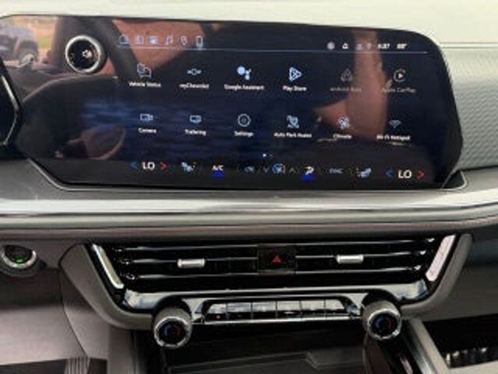 2026 CHEVROLET Suburban - photo 4