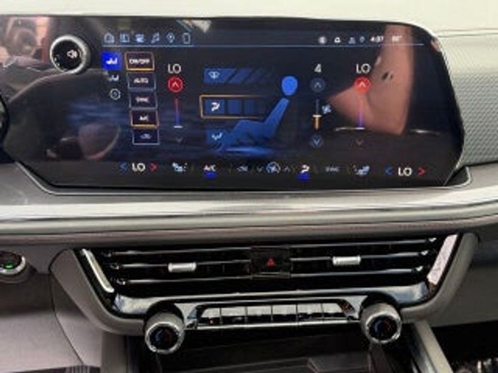 2026 CHEVROLET Suburban - photo 33