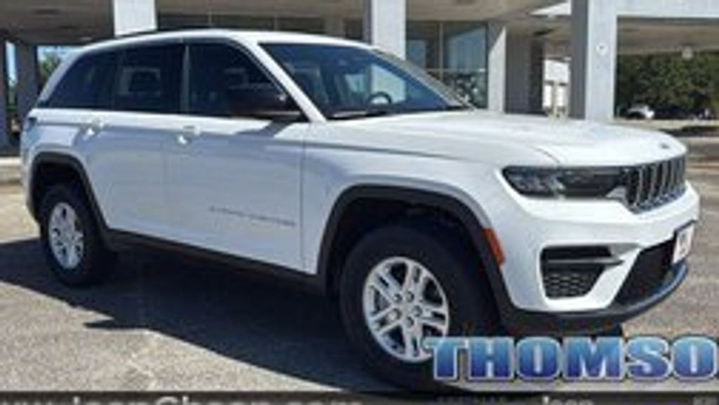 2025 Jeep Grand Cherokee Laredo Altitude