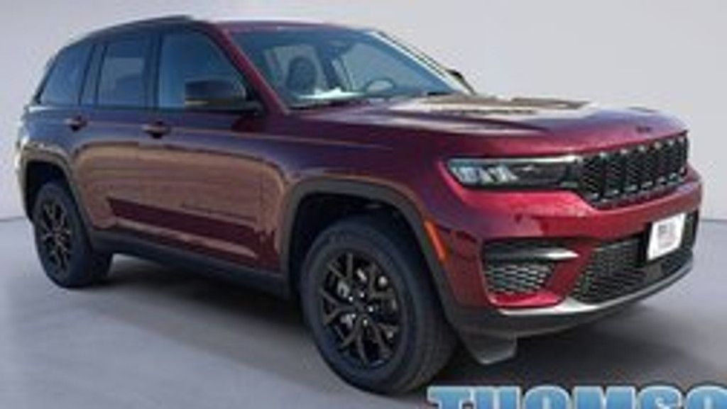 2025 Jeep Grand Cherokee Laredo Altitude