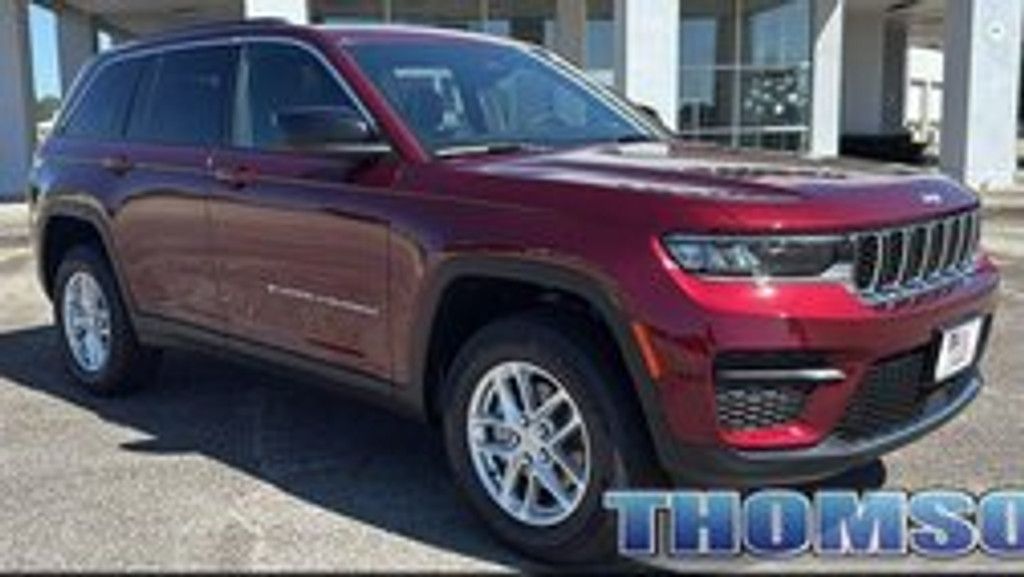 2025 Jeep Grand Cherokee Laredo Altitude