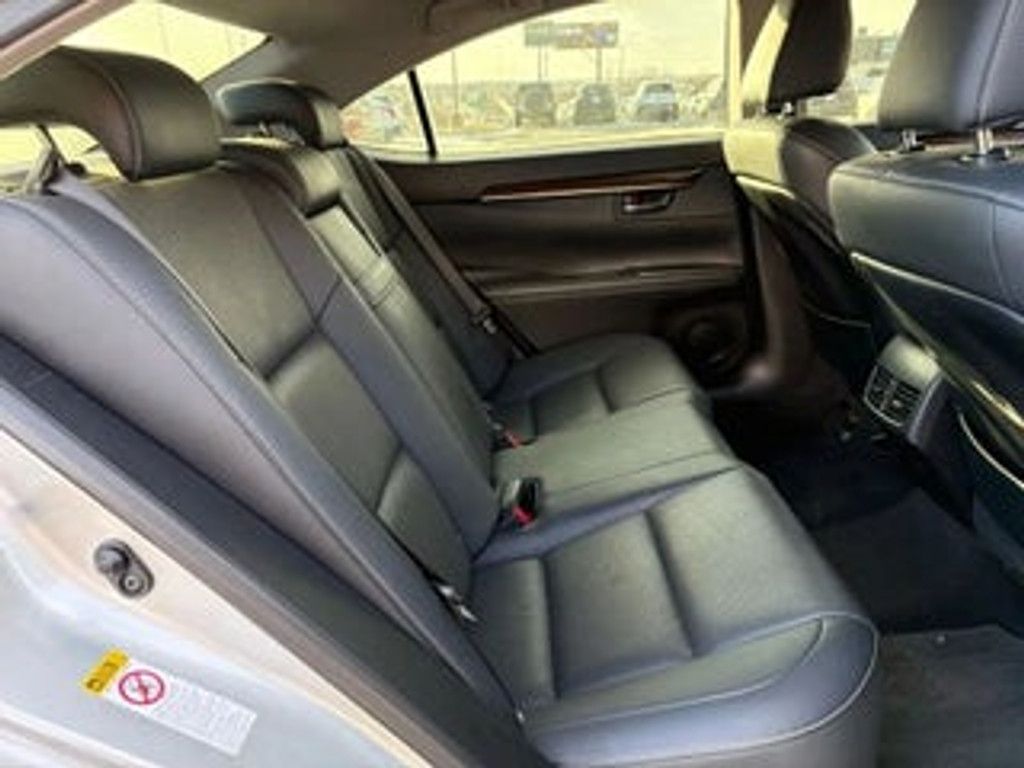 2015 LEXUS ES - photo 18