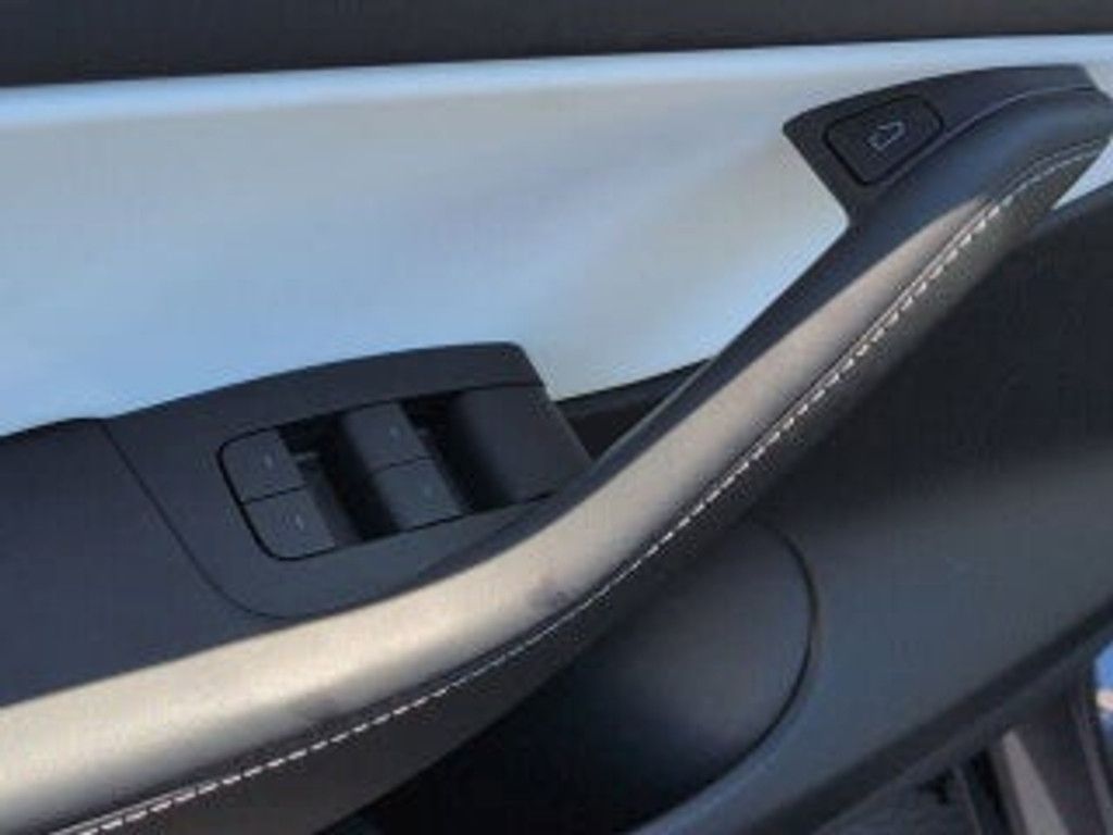 2022 TESLA Model Y - photo 15