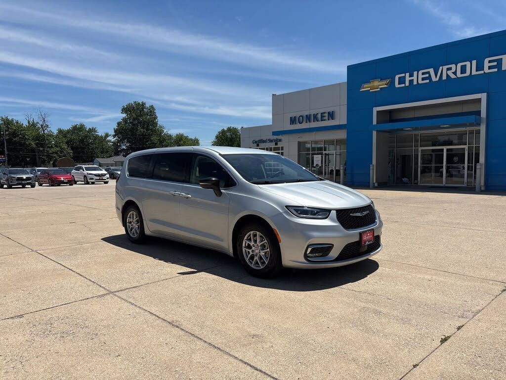 2024 Chrysler Pacifica Touring L