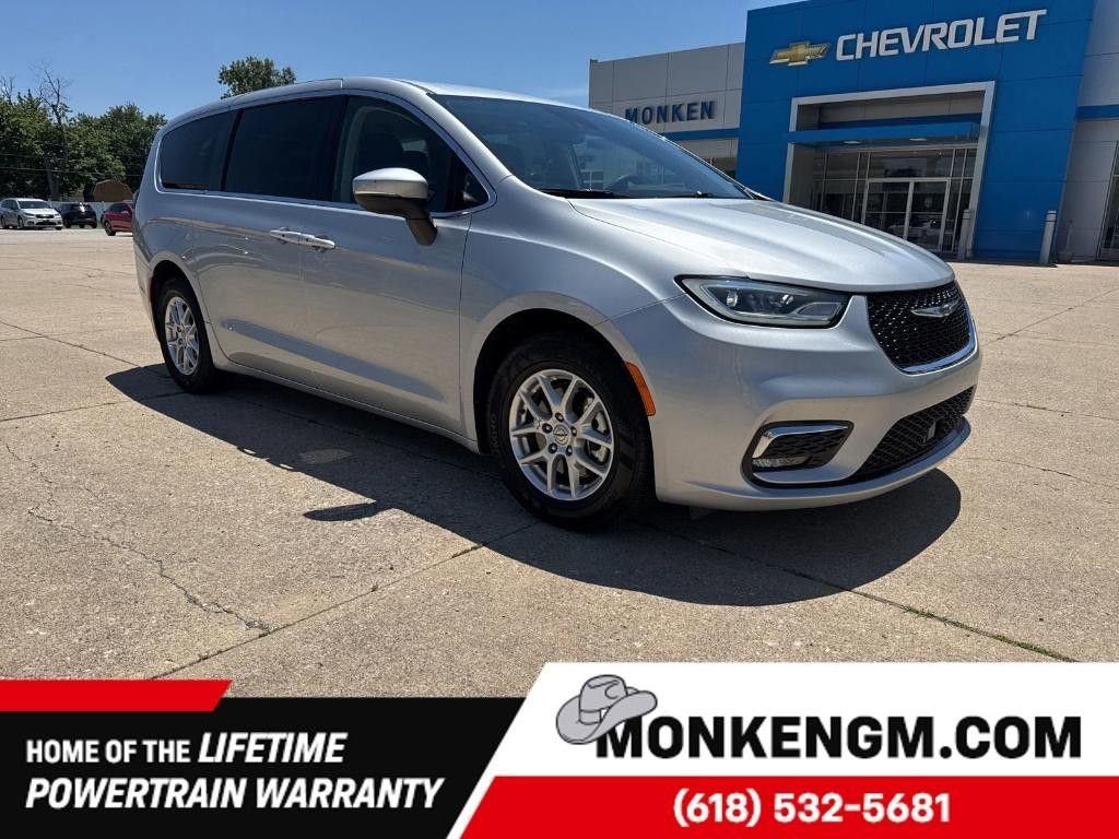 2023 CHRYSLER Pacifica - main photo