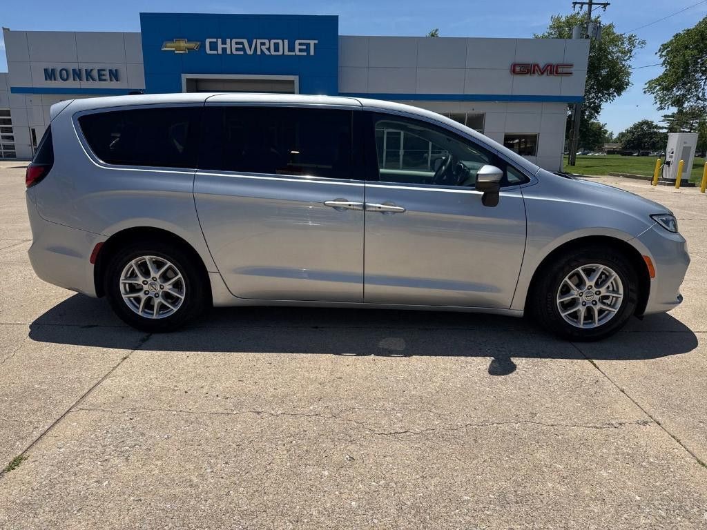 2023 CHRYSLER Pacifica - photo 2