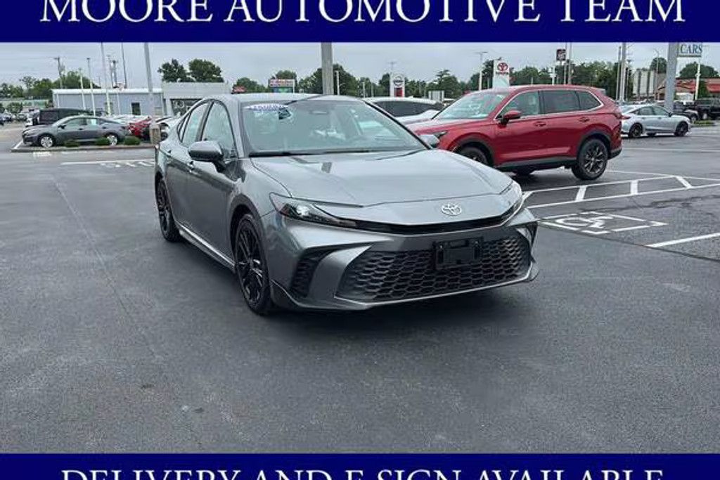 2025 Toyota Camry SE