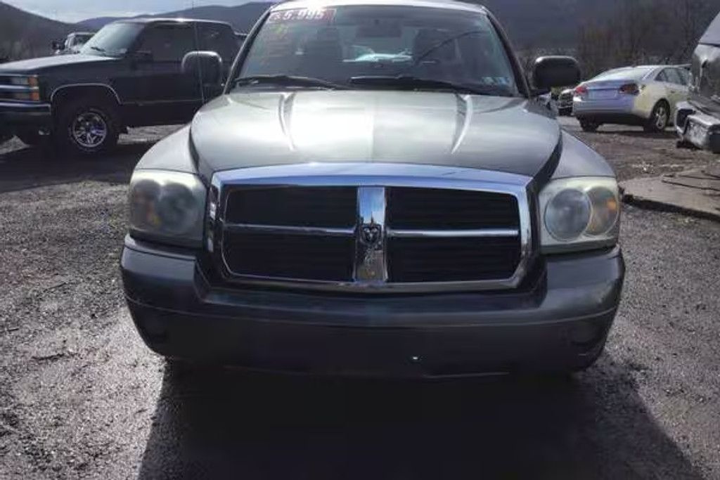 2006 DODGE Dakota SLT for sale at Troys Auto Sales