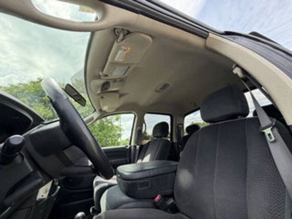 2005 DODGE Ram - photo 16