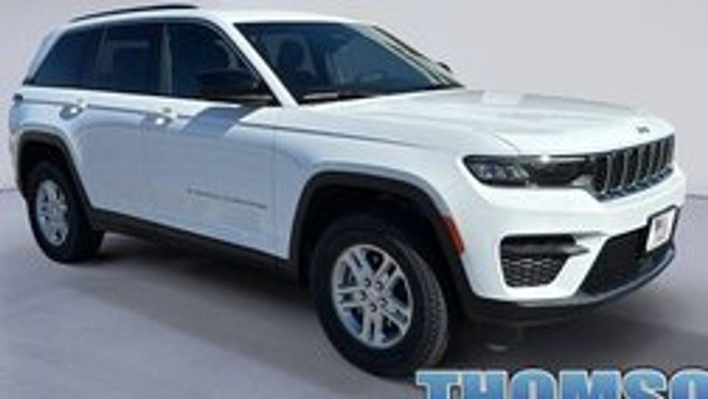 2025 Jeep Grand Cherokee Laredo Altitude