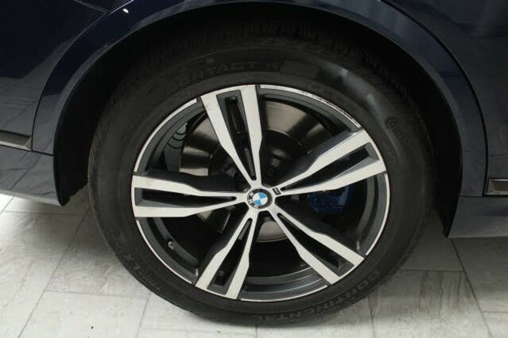 2020 BMW X7 - photo 16
