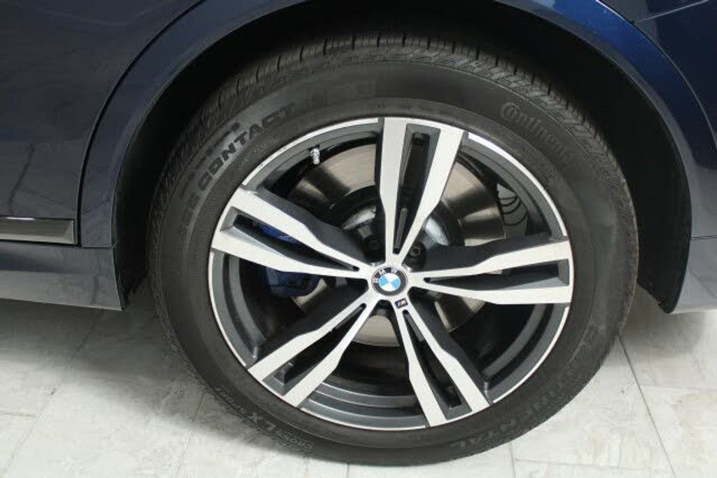 2020 BMW X7 - photo 17