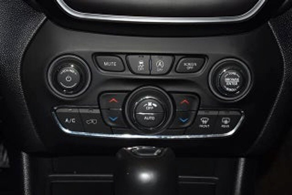 2019 JEEP Cherokee - photo 18