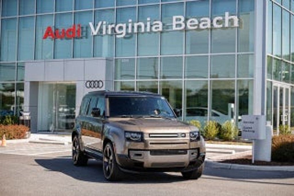 2023 Land Rover Defender 110 SE
