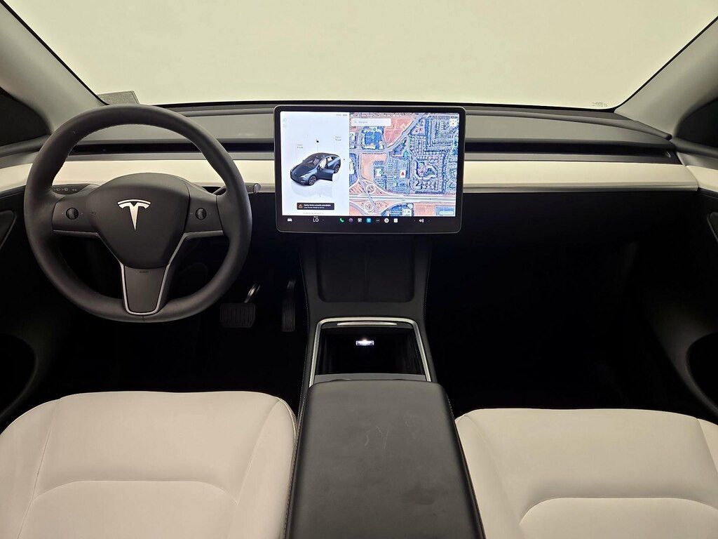 2024 TESLA Model Y - photo 9