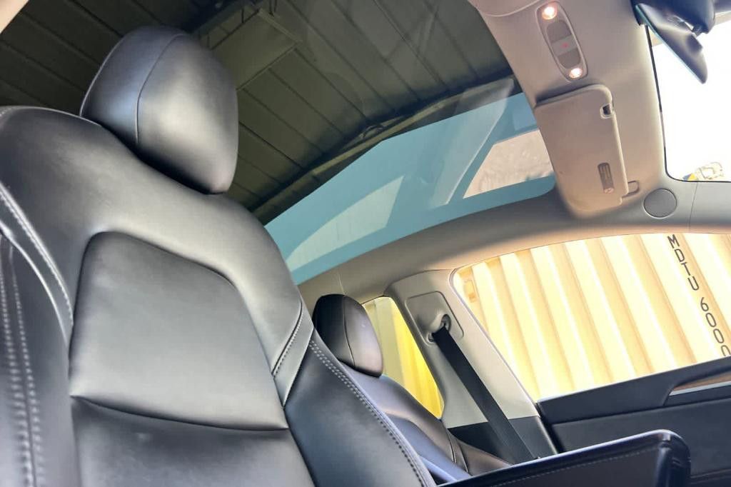 2023 TESLA Model Y - photo 20