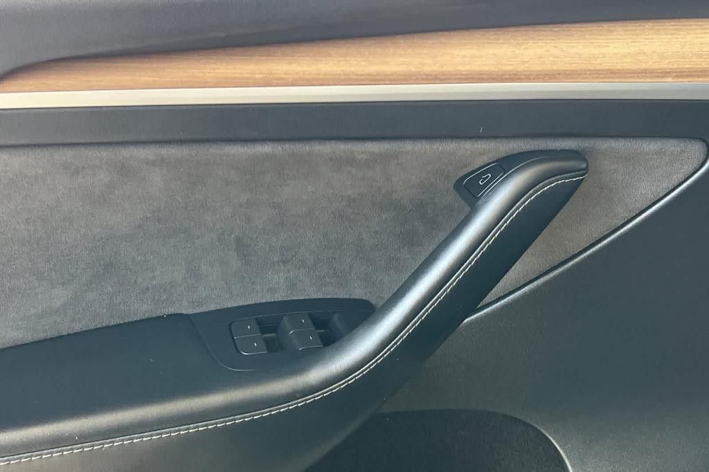 2023 TESLA Model Y - photo 13