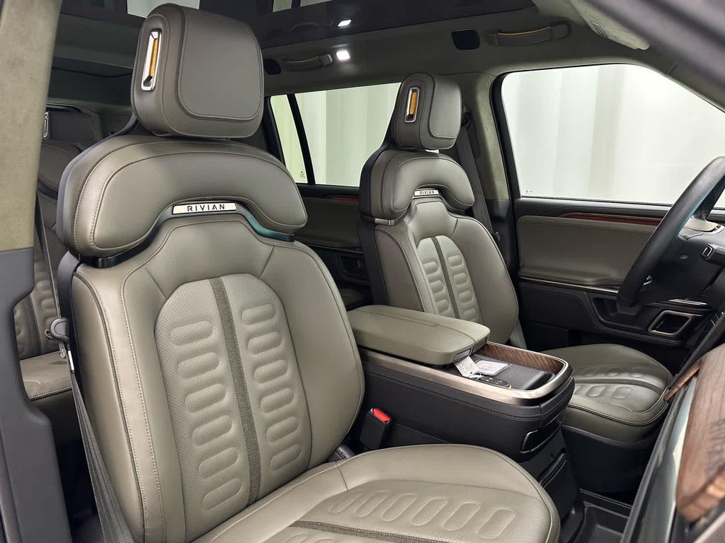 2024 RIVIAN R1S - photo 19