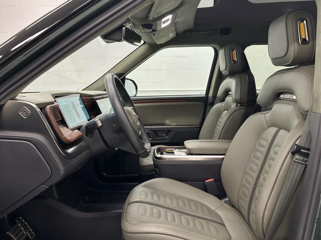 2024 RIVIAN R1S - photo 10
