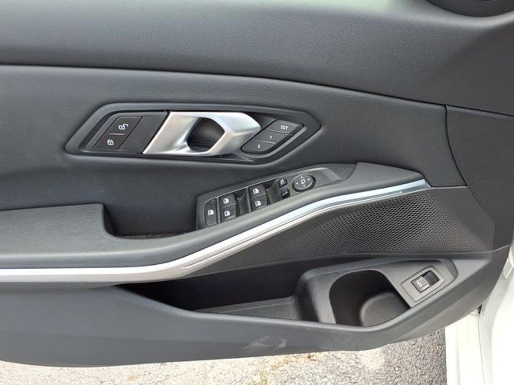 2025 BMW 330i - photo 12