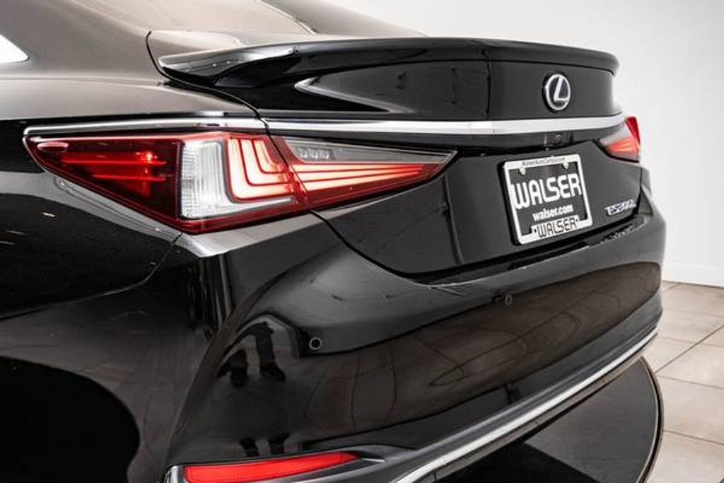 2019 LEXUS ES - photo 18