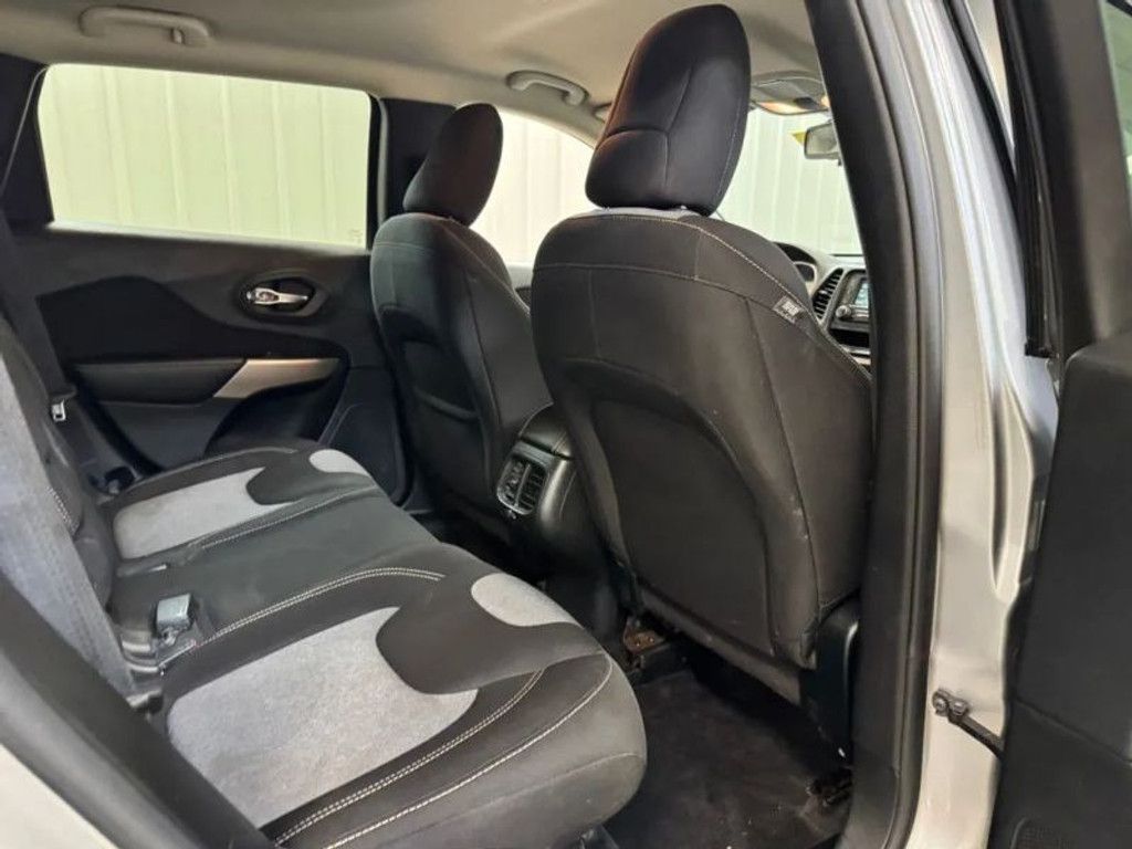 2017 JEEP Cherokee - photo 23
