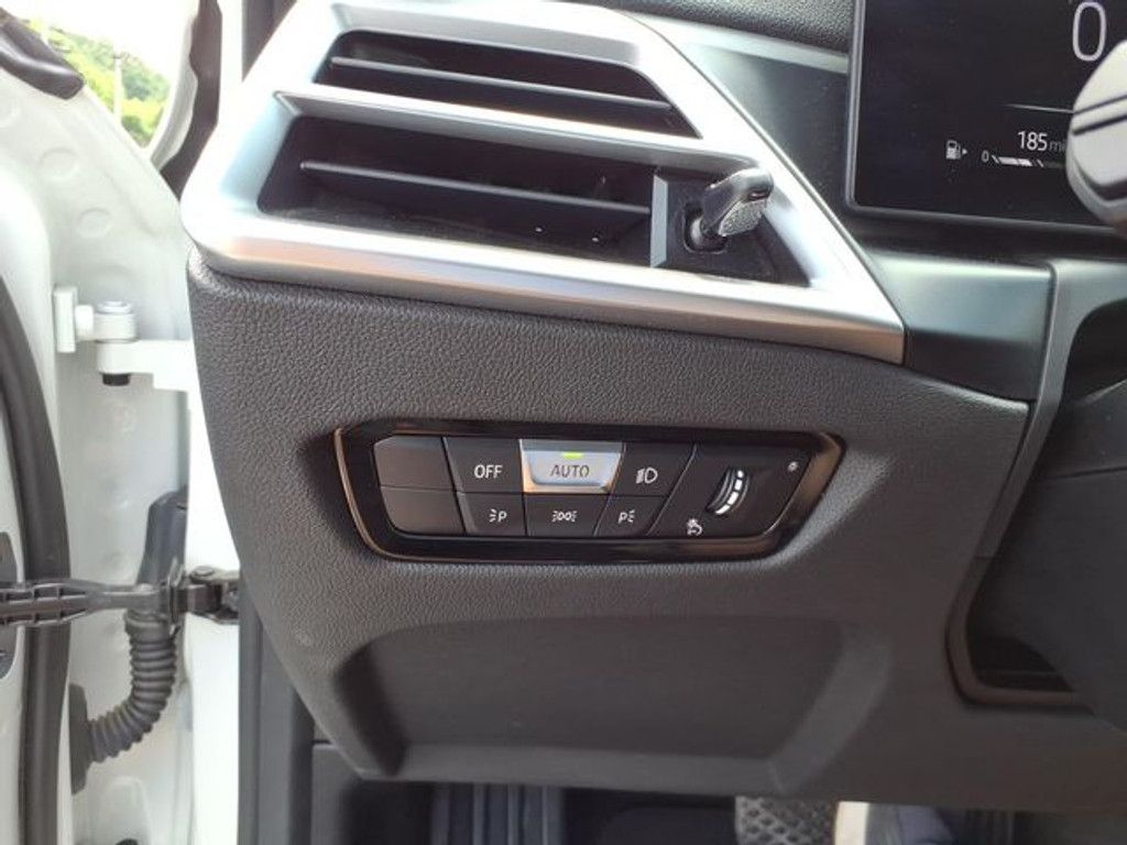 2025 BMW 330i - photo 20