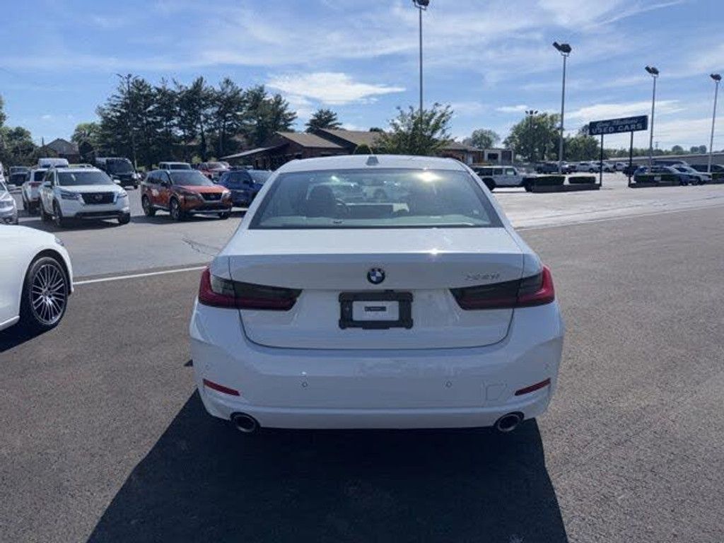 2025 BMW 330i - photo 3