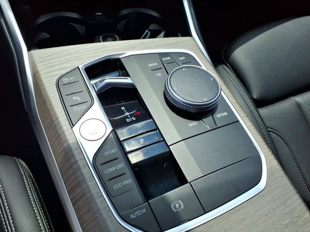 2025 BMW 330i - photo 22