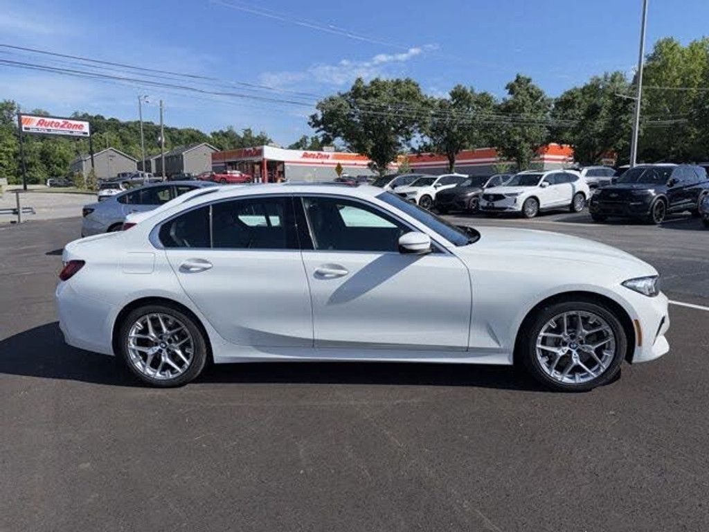 2025 BMW 330i - photo 5